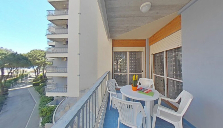 Balcony 4, Beachfront Family Flat With Terrace, Udine