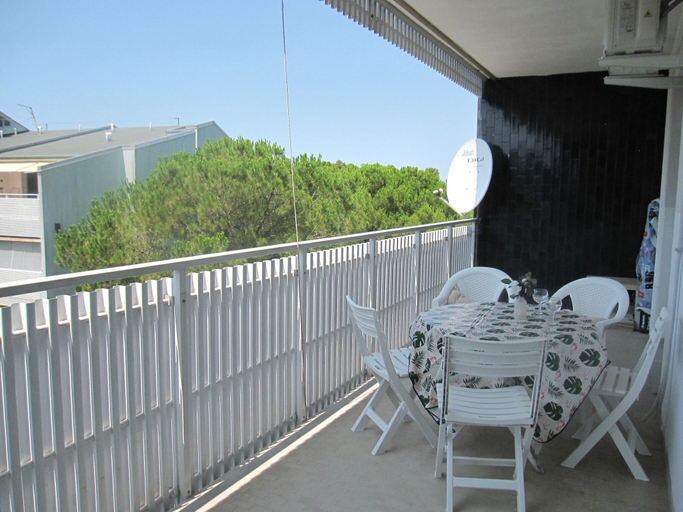 Balcony 2, Modern Flat at Grado Pineta With Terrace, Gorizia