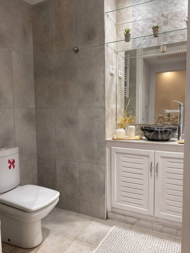 Bathroom 3, Charming 2-bedroom Apartment With Ocean View in Carthage, La Marsa