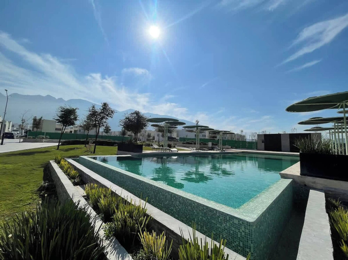 Primary image, Modern Home With Pool, Garden & 24 7 Security, García