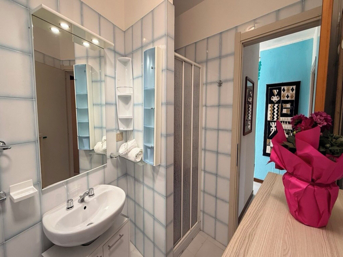 Bathroom 3, Accommodation Just Steps Away From Cala Lupo, Sassari
