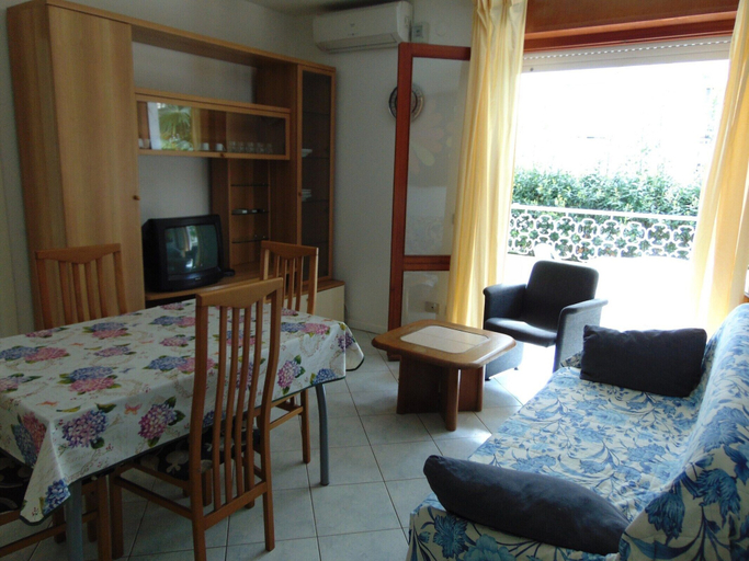 Dining, Cozy Apartment 150m From the sea, Udine