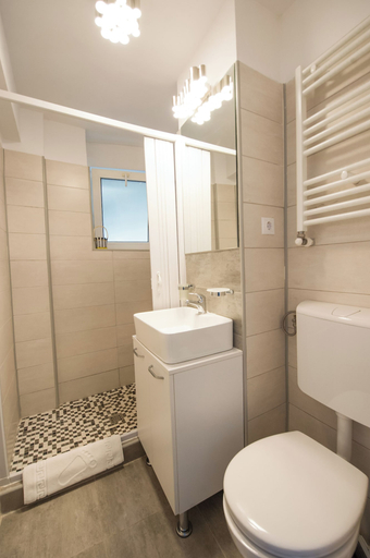 Bathroom 3, Superb Studio Cismigiu Gardens With Panoramic View for 2, Municipiul Bucuresti