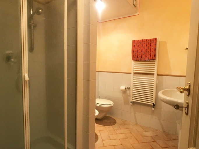 Bathroom, La Terrazza, Historic Tuscan Stone Residence With Garden and Terrace in Cetona, Siena