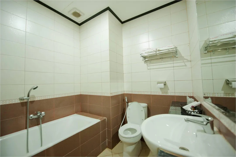 Bathroom, Hotel Derawan Indah, Berau
