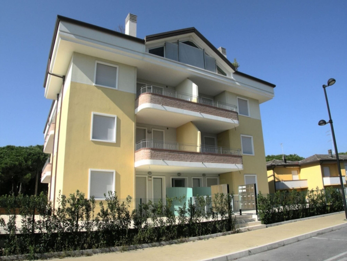 Property entrance, Comfortable Beachfront Apartment, Rovigo