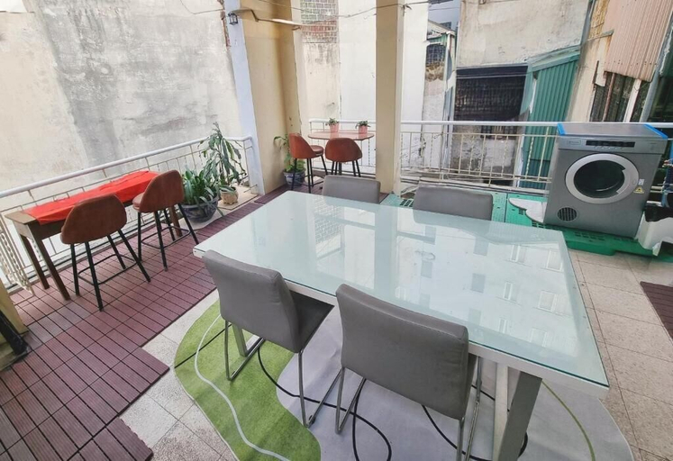 Outdoor dining 4, LushStay Hanoi Train Street - Private, Hoàn Kiếm