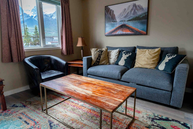 Living room 4, Mountain View 3br Loft Walk To Dt King Fireplace, Division No. 15
