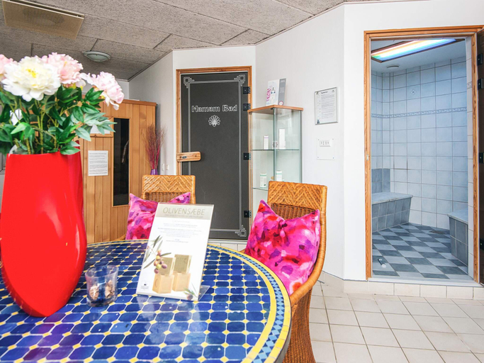 Spa 4, 4 person holiday park home in Rømø, Tønder