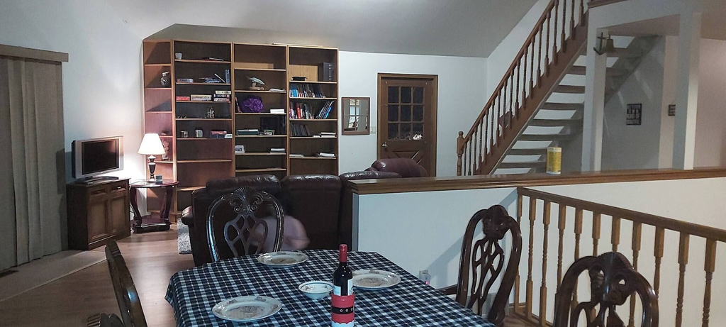 Dining room, Beautiful Chalet in Erieau for Rent, Lake Erie