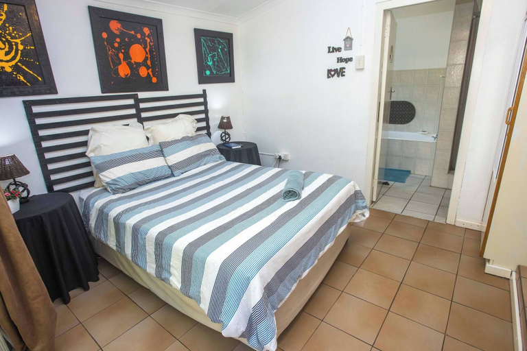 Room 5, 23 Ambleside Cottage by the sea, Ugu