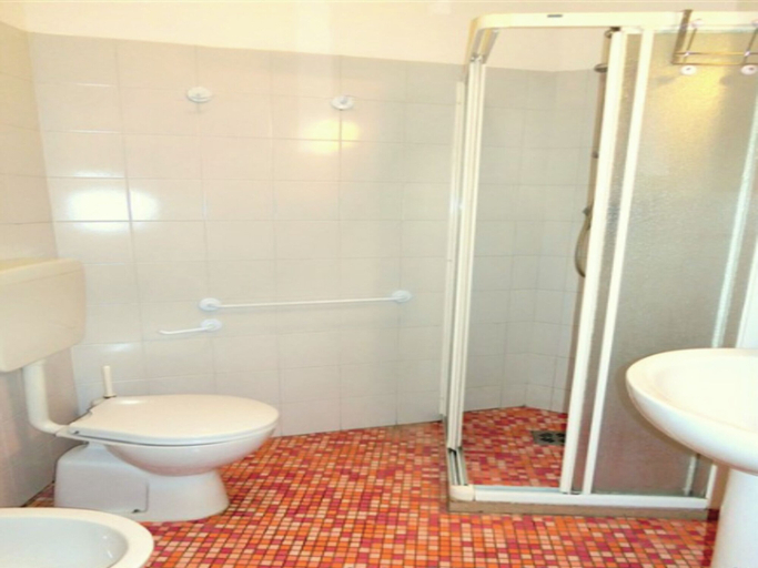 Bathroom, Comfortable Apartment Near the Beach With Pool, Udine