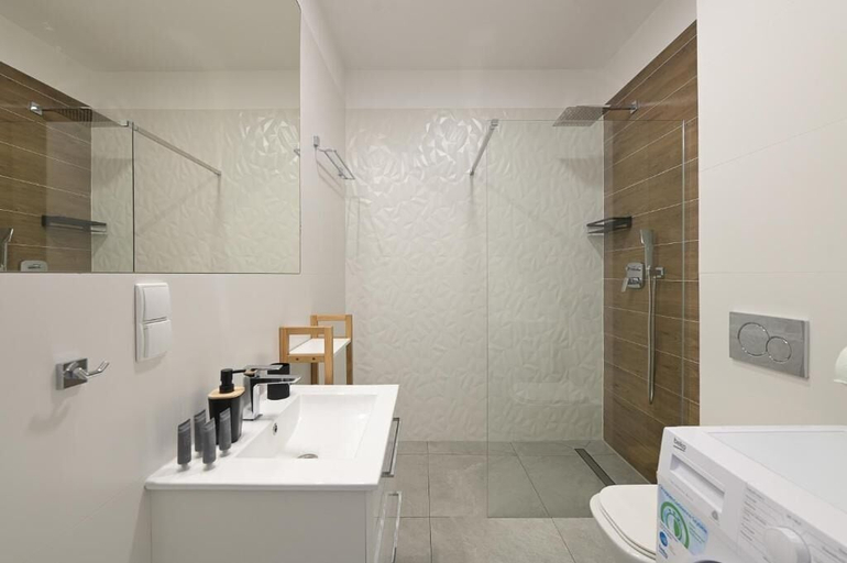 Bathroom 2, Apartt by Q4 Apartments, Lębork