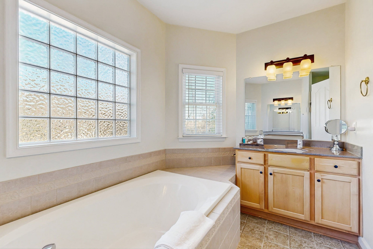 Bathroom 3, Peaceful Lakeside Retreat With hot Tub, Private Pool, Dock & Paddle Boards, Orange