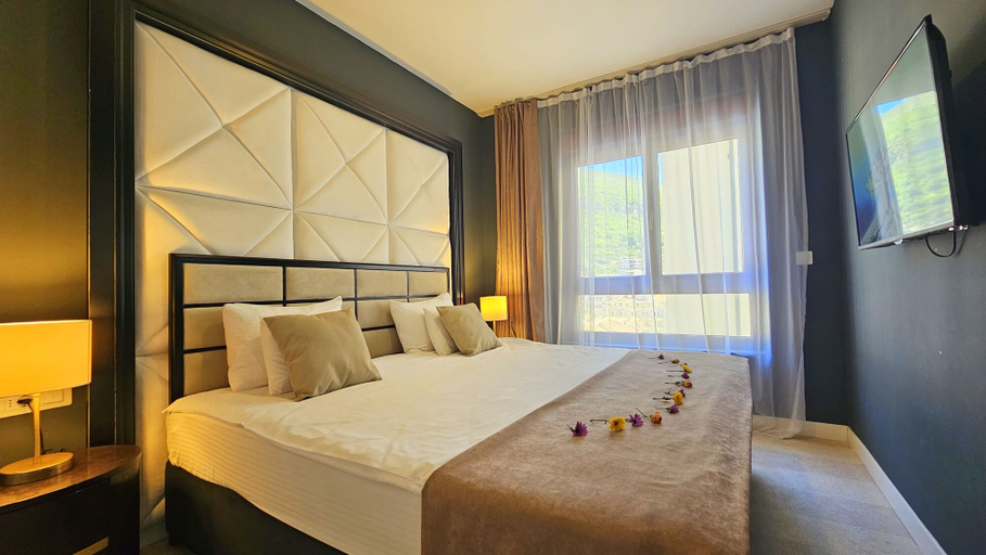 Room 5, Azure Residence