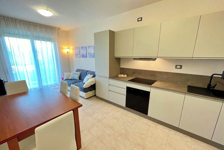 Interior 5, Bright Flat in a Residence With Common Pools, Venezia