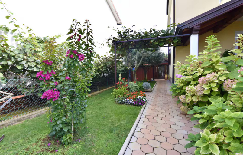 Garden 3, Quiet Stay With Garden View, Umag