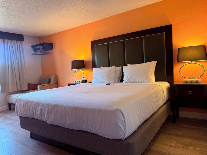 Bedroom 3, Motel 6 Albert Lea, Freeborn