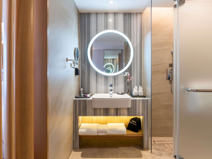 Bathroom 4, Mercure Chengdu Huapaifang, Chengdu