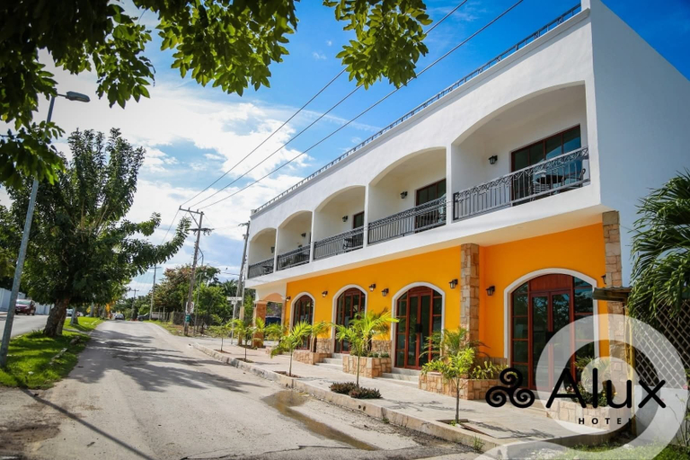 Exterior & Views