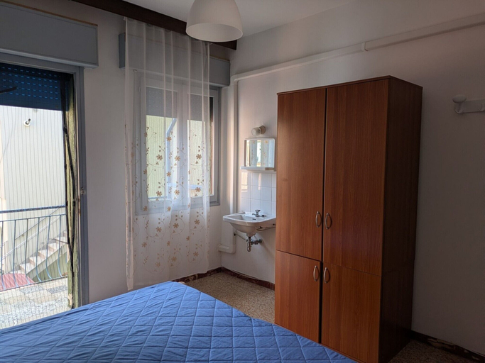 Room 2, Charming Property Steps From Caorles Center, Venezia
