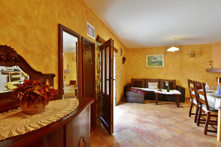 Living room 3, Lovely Ground-floor Flat With Shared Pool in Tar, Poreč