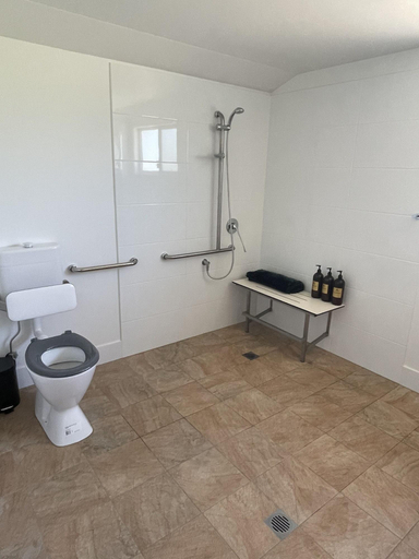 Bathroom 4, Splitters Farm, Burnett - Pt B