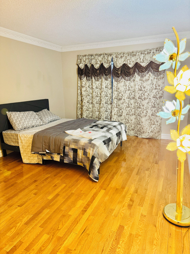 Room 4, Luxury house 7 bdrms - near airport, sq 1, Private Backyard, Peel