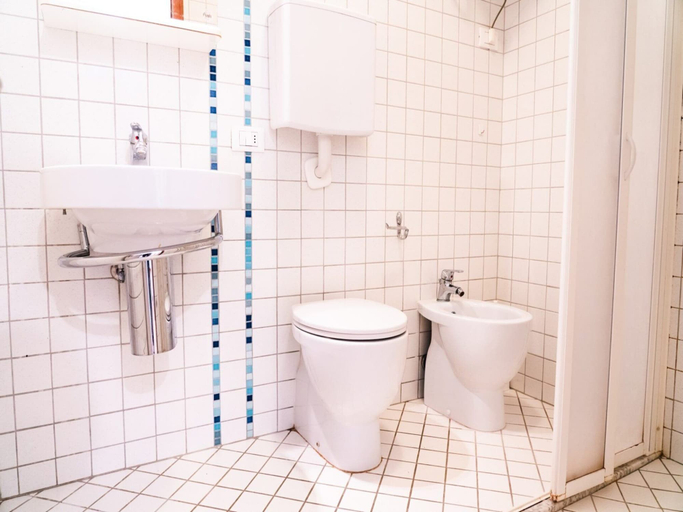 Bathroom 3, Bright Property Near Bibione spa, Venezia