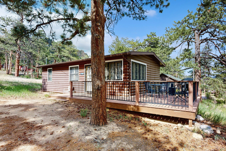 Terrace/patio 4, Ideal Vacation Home With Wraparound Deck & Rocky Mountain View, Larimer