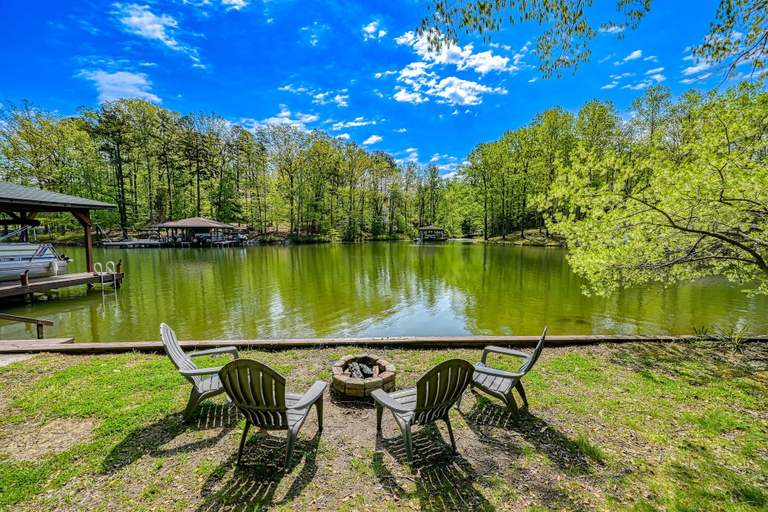 Terrace/patio 2, Serene Lakefront Home With Free Wifi, Private Dock, Game Room, & Central AC, Louisa