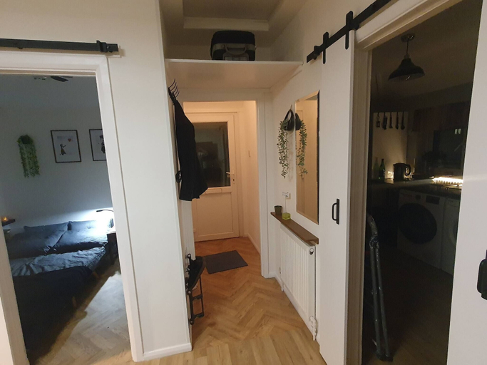 Room 2, Luxury Smart Windsor London Parking, Slough