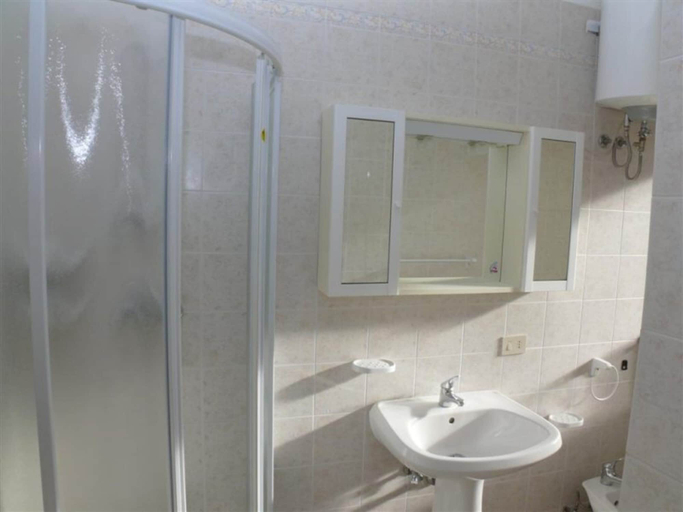 Bathroom, Peaceful Flat Just 350m From the Beach, Venezia