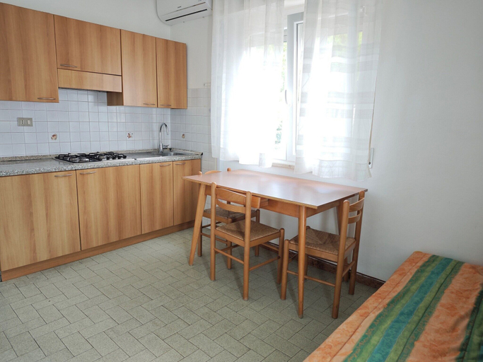 Interior, Charming First-floor Beachside Accommodation, Udine