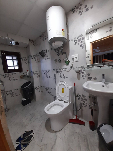 Bathroom 4, Room-sunset View Over Dal Lake 4, Srinagar