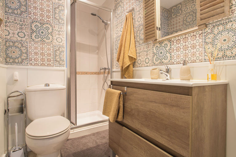 Bathroom, Sky is Blue in Granada, Granada