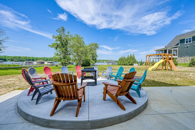 Terrace/patio 3, Dog-friendly Lakefront Home With a Game Room, Children's Items, and Firepit, Louisa
