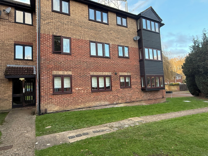 Exterior, Perfect for Longer Stays Equipped 2-bed Flat, Hampshire