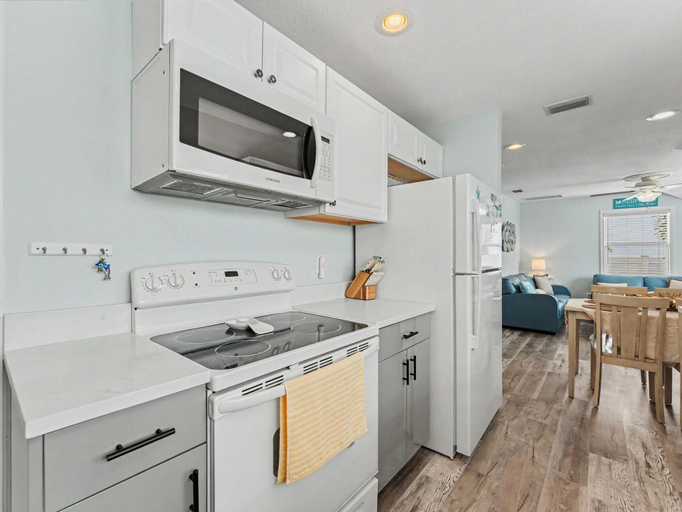 Private kitchen 3, Sunset Paradise, Pinellas
