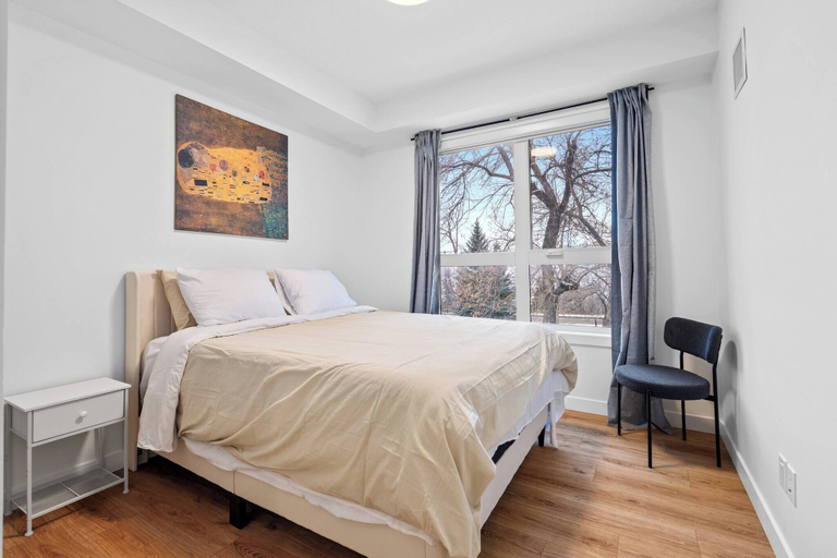 Room 4, Luxurious Large 3 Bedroom Loft Saskatchewan Drive, Division No. 11