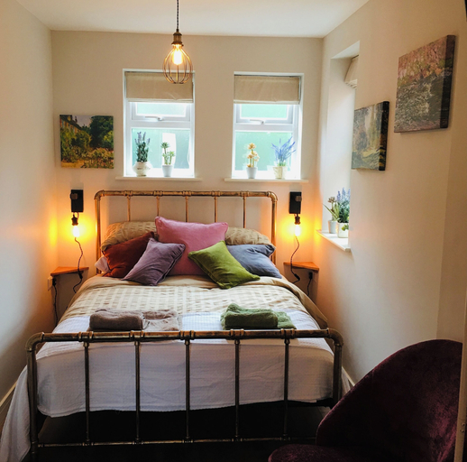 Bedroom 3, The Art Attic a Stylish Boutique Apartment, Powys