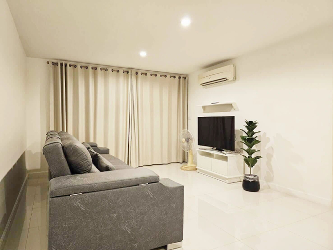 Living room, Modern 2-Bedroom Condo with Ocean and Pool Views in Cha-am, Cha-Am