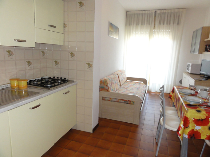 Interior, Central Bibione Apartment With Terrace, Venezia