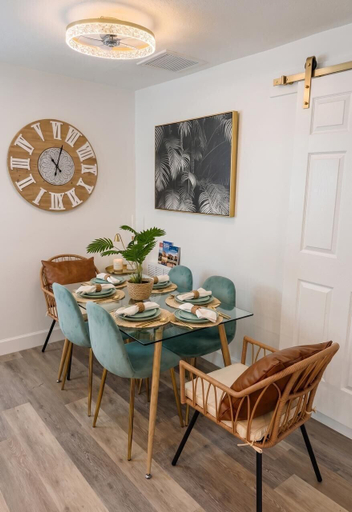 In-room dining, St Pete Retreat - Game Room - Sleeps 8, Pinellas