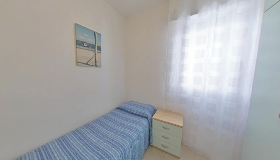 Room 4, Wide Sea-front Apartment-10 Metres From the Beach, Udine
