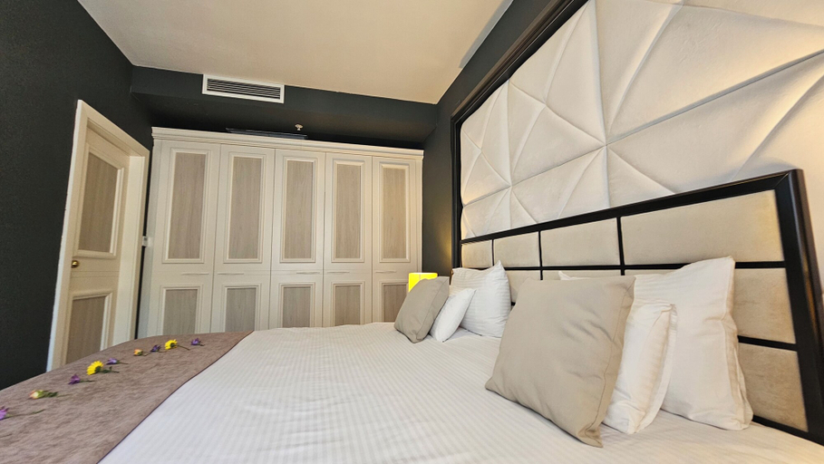Room 2, Azure Residence