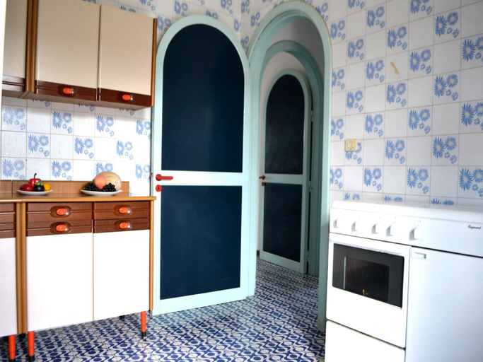 Private kitchen 5, Nami Holiday Home for six Guests With Outdoor Space, Lecce