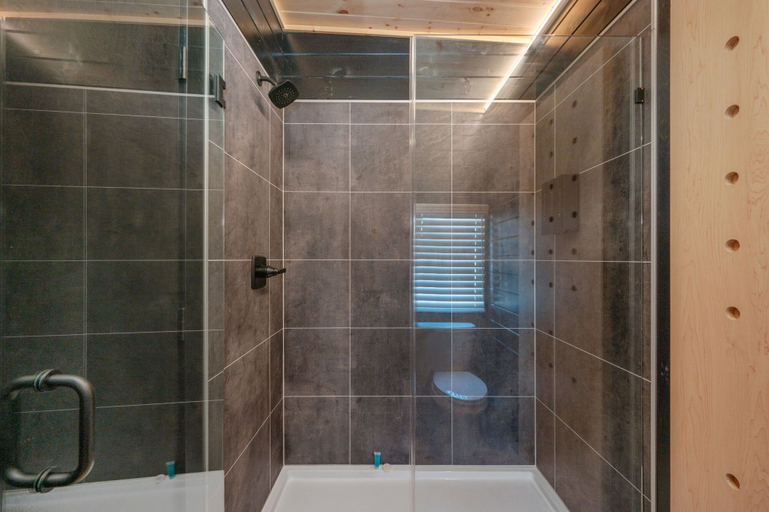 Bathroom 3, Waterfront Access Private Hot tub Yard 9, Okaloosa