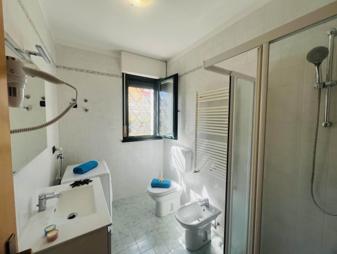 Bathroom 3, Bright apartment 300 mt from the beach - Beahost, Venezia