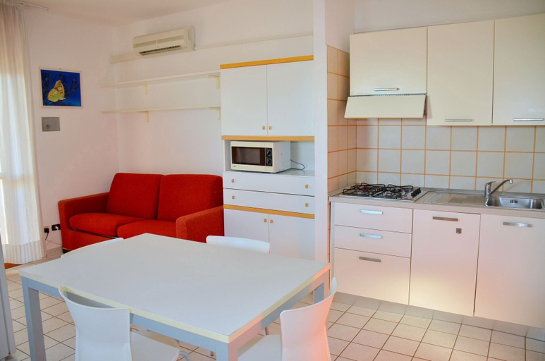 Interior 5, Experience the Beach Breeze in our Bright Flat, Venezia